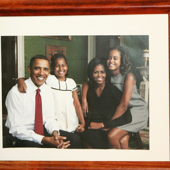 Obama Family Portrait - Picture 3 of 4